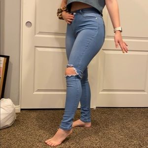 light wash jeans with ripped knees fashion nova